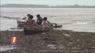 Watch Godavari overflows In Bhadrachalam Record Water Level Reached | iNews Video
