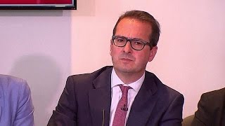 Watch New challenge to Corbyn as Owen Smith launches UK Labour leadership bid Video