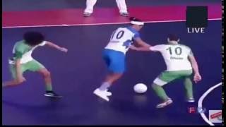 Watch Ronaldinho Fantastic Skill and Nutmeg India Premier Futsal 2016 Bangalore Vs Goa - Scholes vs Ronaldinho Video
