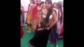 Watch whatsapp aunty kuthu dance in marrige - Whatsapp videos Video