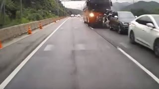 Watch School Bus crash Horror in South Korea Video