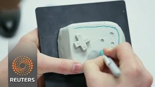 Watch Machine mixes hands-on sculpting with 3D printing Video