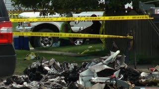 Watch Raw: Pilot Killed In Ill. Neighborhood Crash Video