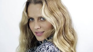 Watch Teresa Palmer is scared of the dark in 'Lights Out' Video