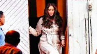 Watch Mother to be Kareena Kapoor flaunts baby bump Video