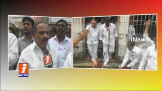 Watch Congress Leaders Burns Effigy of Modi over AP Special Status | Visakha | iNews Video