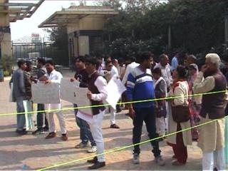 Watch AAP Ki Rashtriya Parishad Ki Meeting Venue Ke Bahar Hungama (Delhi) Video