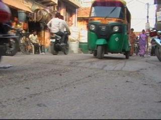 Watch Speed Breaker Bana Yuvak Ki Maut Ka Karan (Delhi) Video