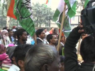 Watch Congress Ke Purav vidhayakon Ne Delhi Aur Central Government Ke Khilaf Kiya Pardarshan (Delhi) Video