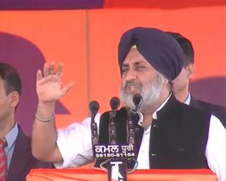 Watch Congressiyon Ka Babbar Sher Hai Captain - Sukhbir Video