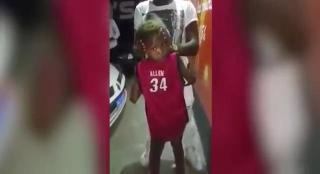 Watch à¤à¤• à¤¹à¥€ à¤à¤Ÿà¤•à¥‡ à¤®à¥‡à¤‚ 180 à¤¡à¤¿à¤—à¥à¤°à¥€ à¤˜à¥‚à¤® à¤œà¤¾à¤¤à¥€ à¤¹à¥ˆ à¤‡à¤¸ à¤¬à¤šà¥à¤šà¥‡ à¤•à¥€ à¤—à¤°à¥à¤¦à¤¨! Video