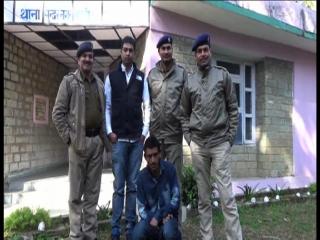 Watch 469 Gram Charas Sahit 2 Aropi Giraftar Video