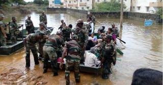 Watch IAF chopper drops food packets for stranded locals Video