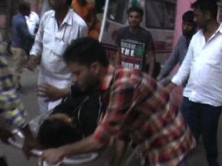 Watch à¤¬à¤¸ à¤”à¤° à¤Ÿà¥à¤°à¤• à¤®à¥‡à¤‚ à¤Ÿà¤•à¥à¤•à¤°, 18 à¤˜à¤¾à¤¯à¤².. Video