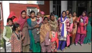 Watch CM City Ke Sarkari Hosiptal Mein Garbhvati Mahilaaon Ka Nahi Ho Rha Ultra Sound Video