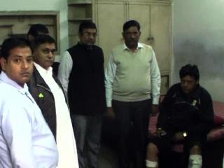 Watch Nakabposh Luteron Ne Angreji Sharab Distributer Ko Mari Goli, Chini Chain Video