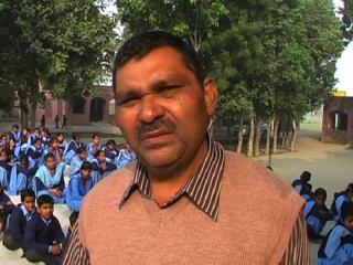 Watch Shikshakon Ke Matbhed ke Chalte Ek School Me Karvai Jaati Hai Do Parthnaayen Video