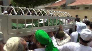 Watch Pakistan buries legendary cricketer Hanif Mohammad Video