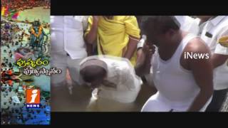 Watch Comedian Venu Madhav Takes Pushkar Bath at Mattapalli Pushkar Ghat | Nalgonda | iNews Video