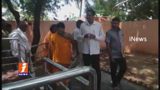 Watch PV Sindhu's Father Special Pooja For Finals Victory | iNews Video