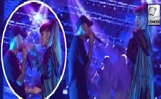 Watch Ariana Grande INTIMATE Rapper Mac Miller During Performance Video