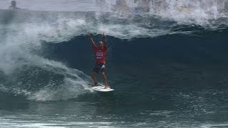 Watch Surf star Kelly Slater rides to victory in Tahiti Video