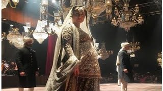 Watch Kareena Kapoor Khan Just Rocked Her Baby Bump On The Ramp - Lakme Fashion Week Finale Video