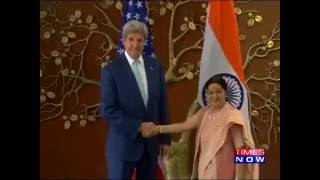 Watch John Kerry Meets Sushma Swaraj for Indo-US Bilateral Talks Video