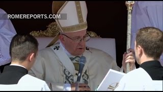 Watch The moment in which the pope declares Mother Teresa a saint Video