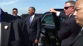 Watch President Obama. G20.  "incident" at the airport HANGZHOU, China. Arrival. Video