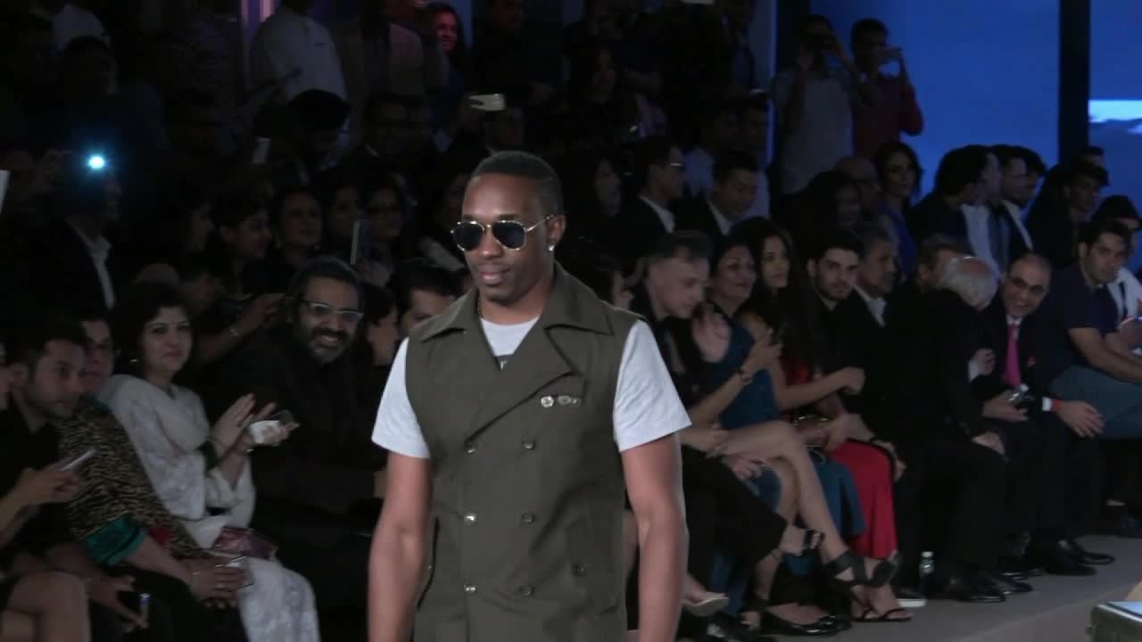 Watch Dwayne Bravo Opposite Deepika Paukone In Karan Johar's Next ! Video
