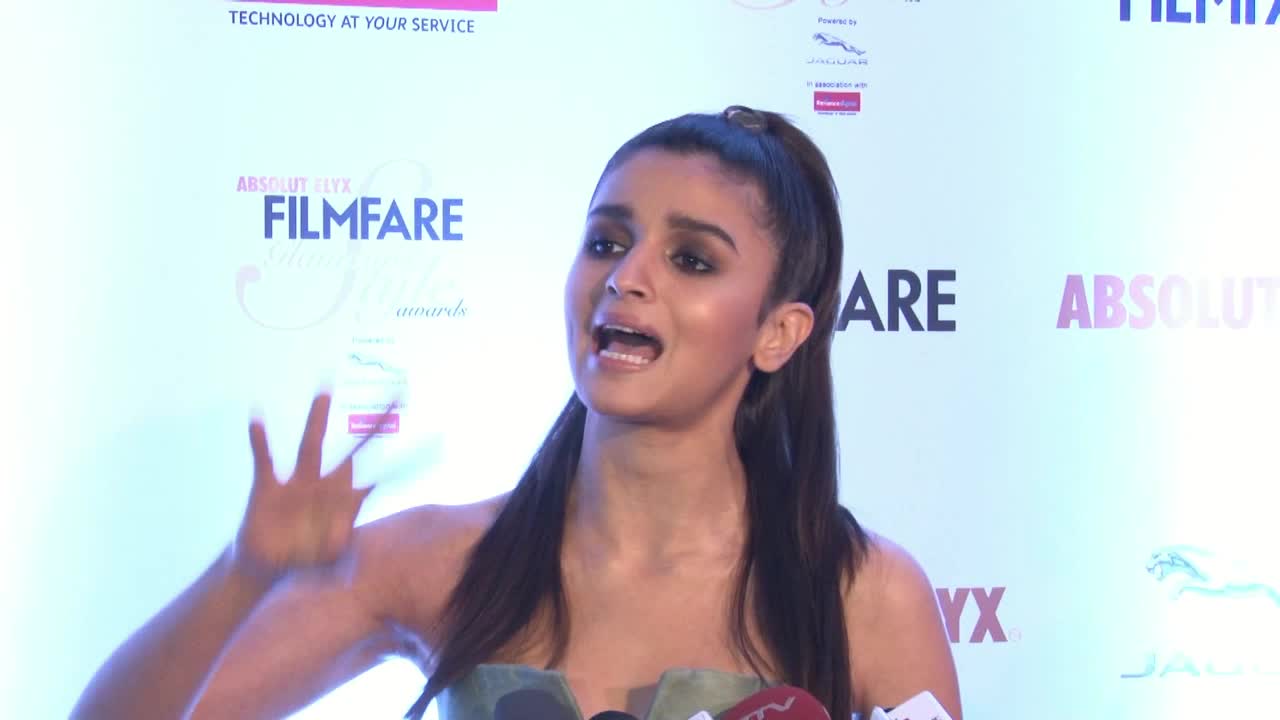 Watch ADHM ROW: Alia Bhatt SUPPORTS Karan Johar Video