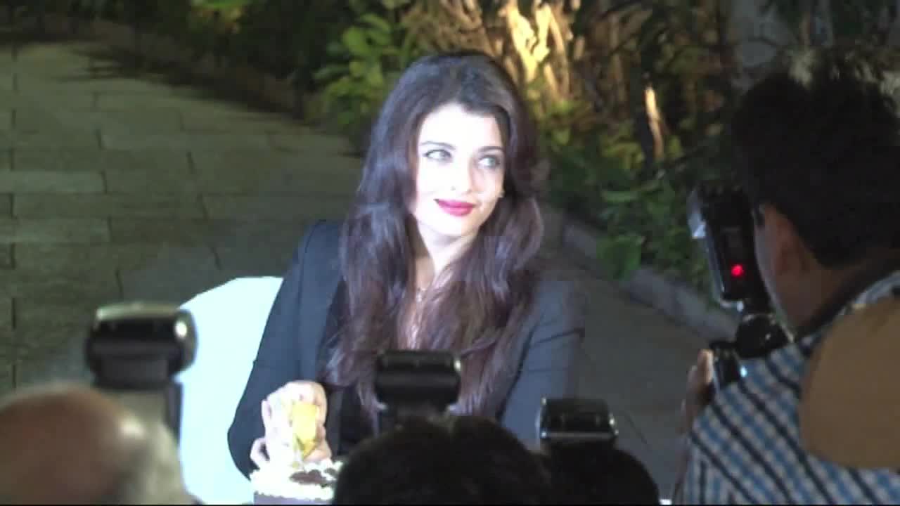 Watch Aishwarya Rai talks about her INSECURITY with Anushka Sharma Video