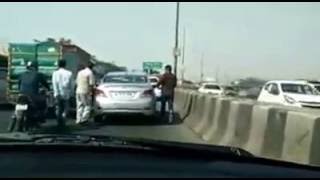 Watch thak thak gang active delhi highway | saream karne lage hai hamla | delhi aane jaane waale saavdhaan Video