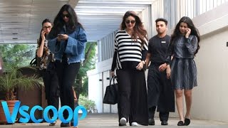 Watch Spotted | Kareena, Karisma & Rhea Enjoying girl's Day Out #VSCOOP Video
