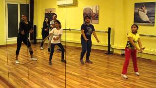 Watch Bollywood Class at Dancercise Studio, Routine on London Thumakda Video