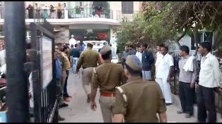 Watch Goons looting woman, encountered  by brave Army jawans! Video