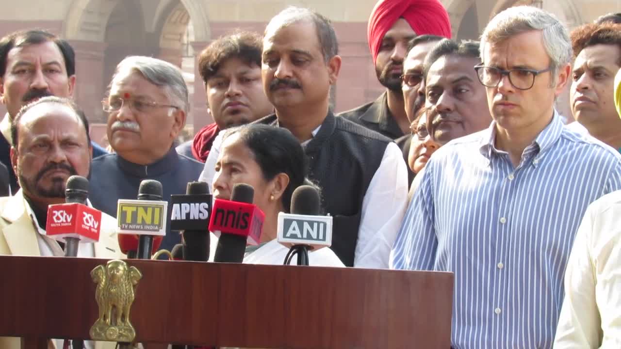 Watch Mamata, Shiv Sena, AAP seek President's intervention against Notes Ban Video