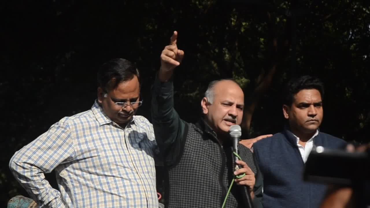 Watch AAP leaders detained, freed after demonetisation protest Video