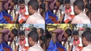 Watch After note ban hits prices, farmers distribute free vegetables Video