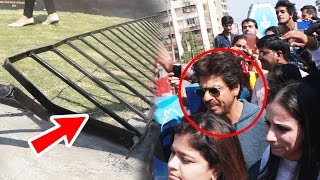 Watch Crowd GOES OUT OF CONTROL To See Shahrukh Khan, Destroys Barricade At Bandra Video