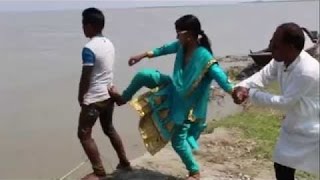 Watch Whatsapp very funny videos gone viral - Indian Funny Videos 2017 Video