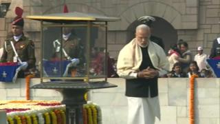 Watch President, PM pay homage to Gandhi on death anniversary Video