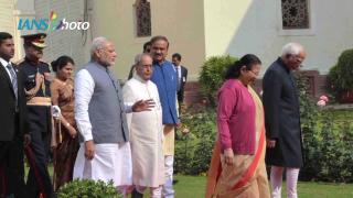 Watch President uses buggy to arrive at Parliament Video