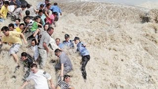 Watch Enjoyment of tidal bore in Qiantang jiang River Video
