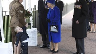 Watch Toddler throws massive tantrum while meeting Queen Elizabeth II Video
