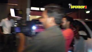 Watch SPOTTED: Karishma Kapoor, Amrita Arora and Seema Khan at Kareena Kapoor Khan's House | SpotboyE Video