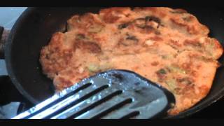 Watch Instant Sooji uttapam, Semolina Crepes (Indian food) Video