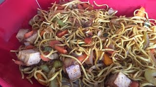 Watch Easy Veg Chowmein Recipe in Hindi | Tofu Chowmein Vegetarian Video