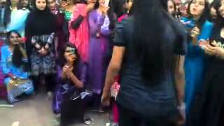 Watch Pakistani Coleg Girl Dance Video